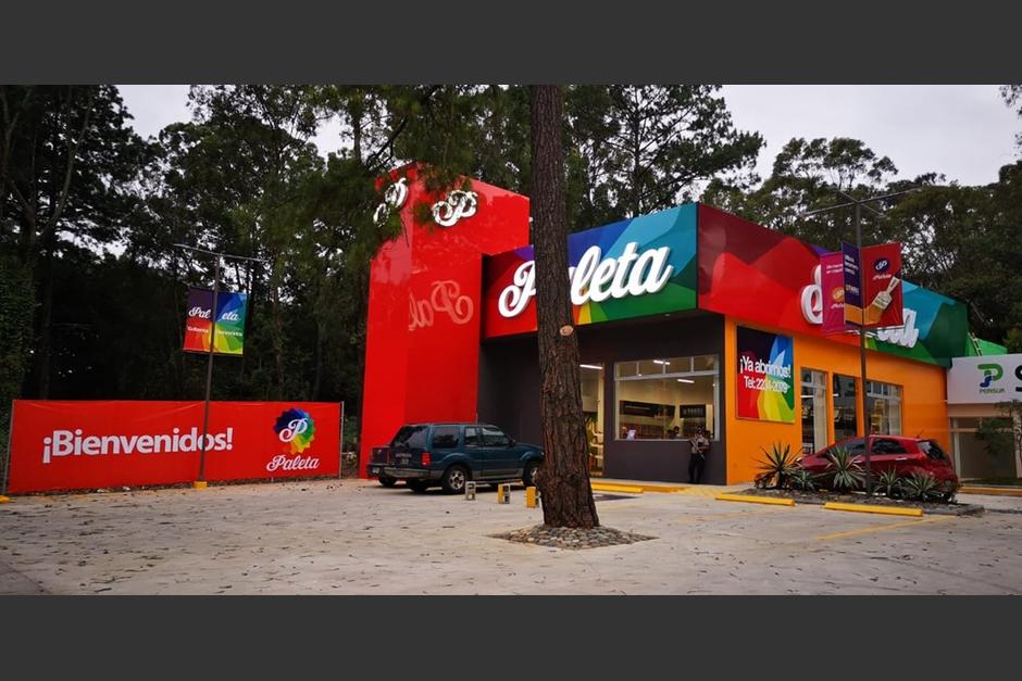 Paleta Perisur, se inaugura con una bendici&oacute;n en su local, iluminando su fachada junto con seis tiendas Paleta. (Fotograf&iacute;a cortes&iacute;a: Grupo Solid)