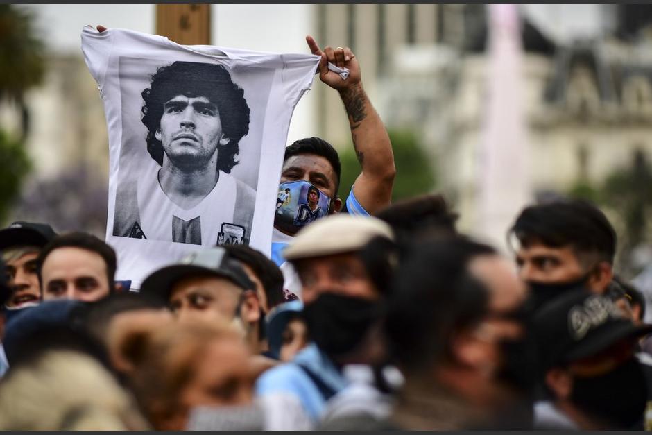 Los argentinos están conmocionados por la muerte de Diego Armando Maradona. (Foto: AFP)