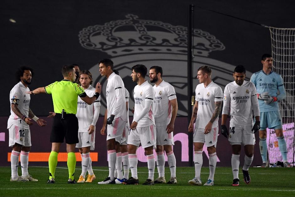 El Real Madrid no ha corrido con la mejor suerte en el inicio del partido. (Foto: AFP)