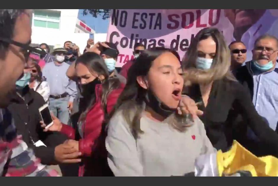 El video fue captado por una periodista que cubría las protestas en el lugar. (Foto: captura video)&nbsp;