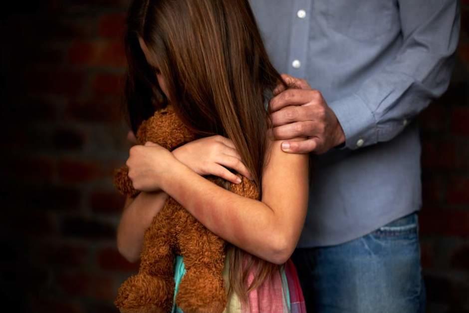 La mujer guardaba en su celular videos de los abusos a su sobrina de 8 a&ntilde;os (Foto ilustrativa: DT Common Streams)