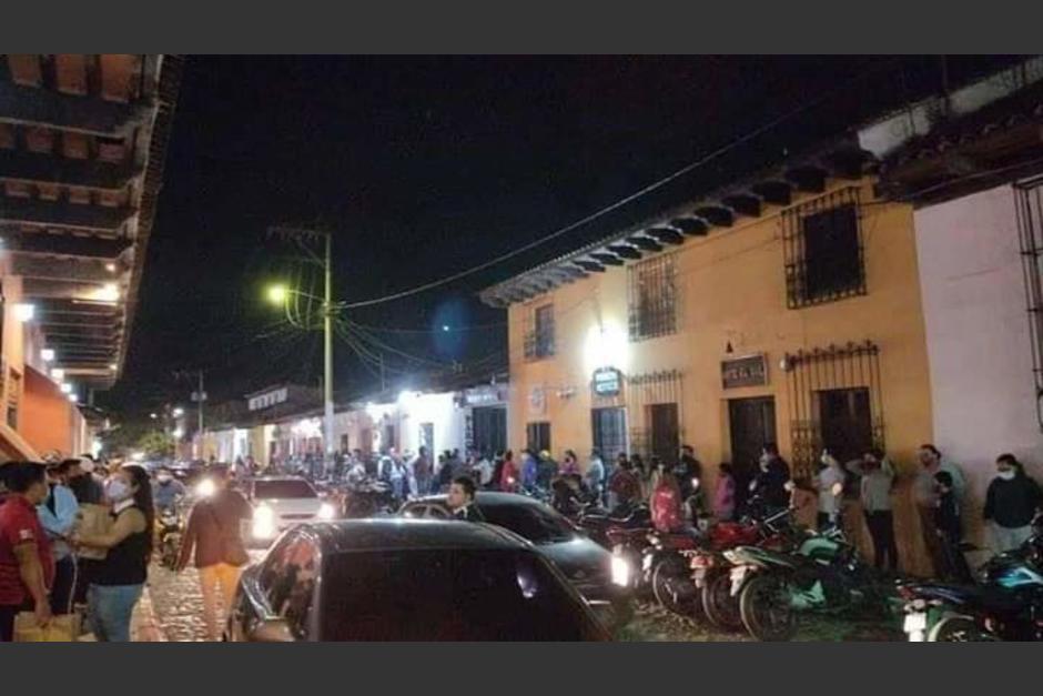 Usuarios en las redes sociales reportaron aglomeraciones en varios comercios y restaurantes. (Foto: Jorge Guerra/Twitter)&nbsp;