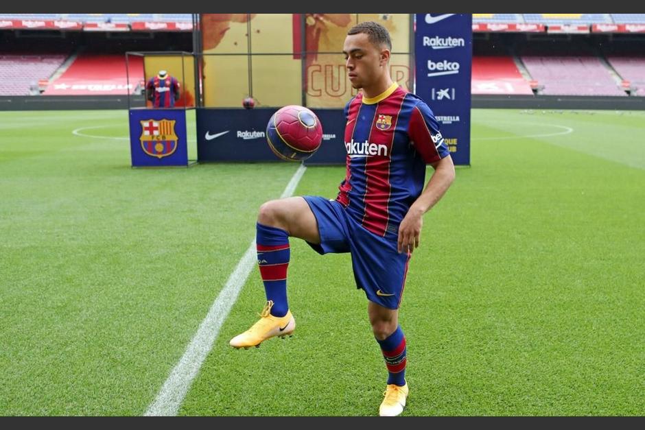 El joven jugador estadounidense se puso nervioso durante su presentaci&oacute;n en Camp Nou. (Foto: FC Barcelona)