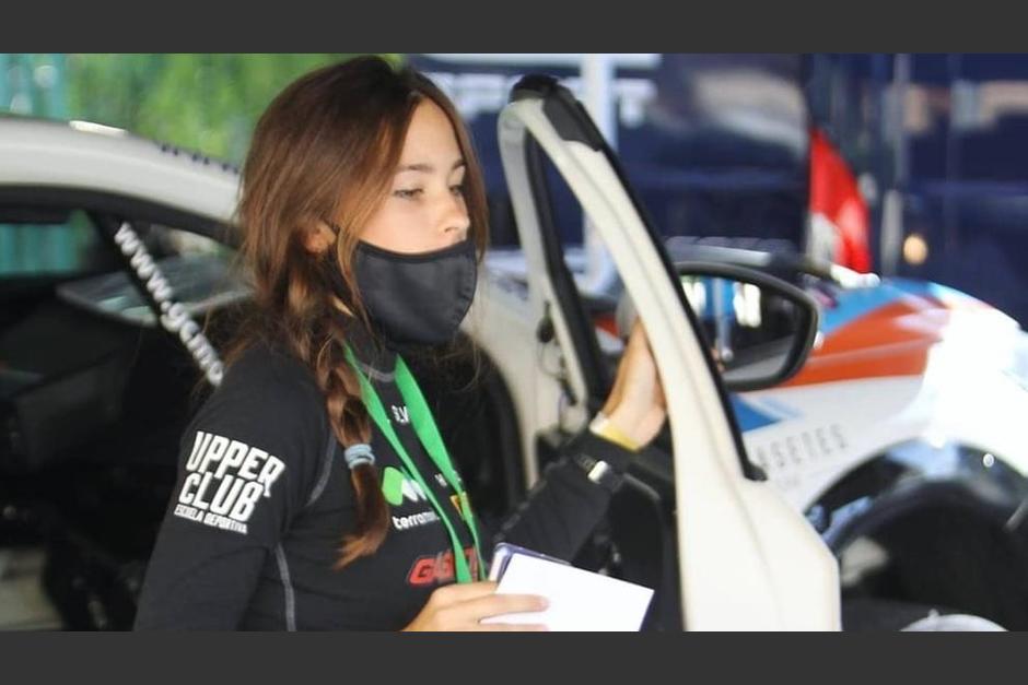La joven Laura Salvo choc&oacute; contra un &aacute;rbol durante la competencia en Portugal. (Foto: El Mundo)