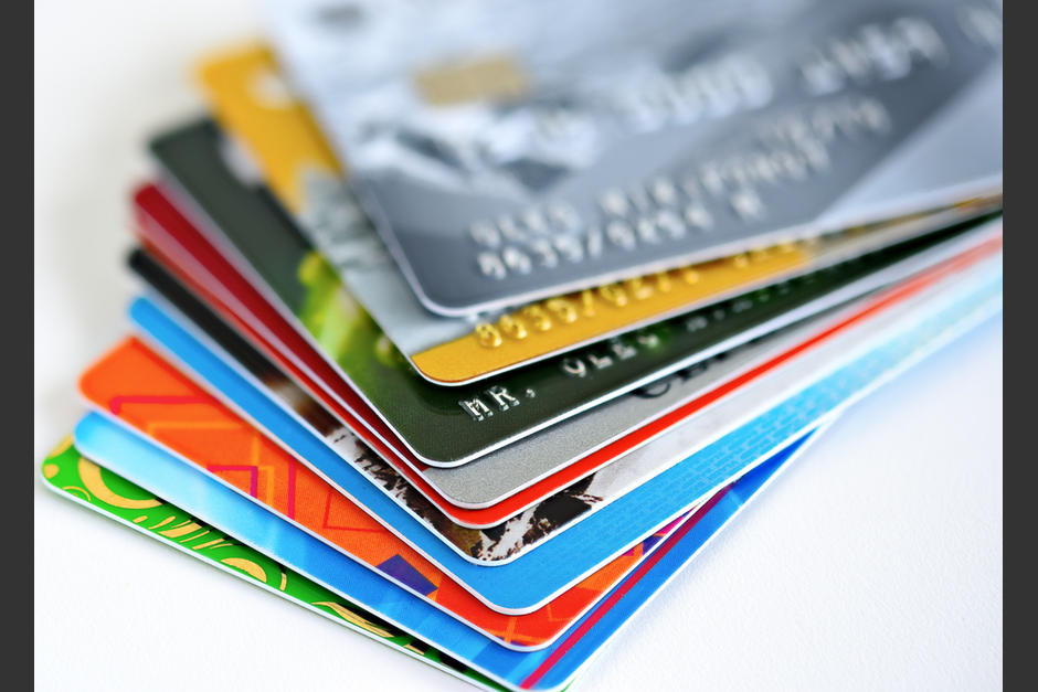 La PNC le decomisó diez tarjetas de crédito a la detenida. (Foto: PNC)