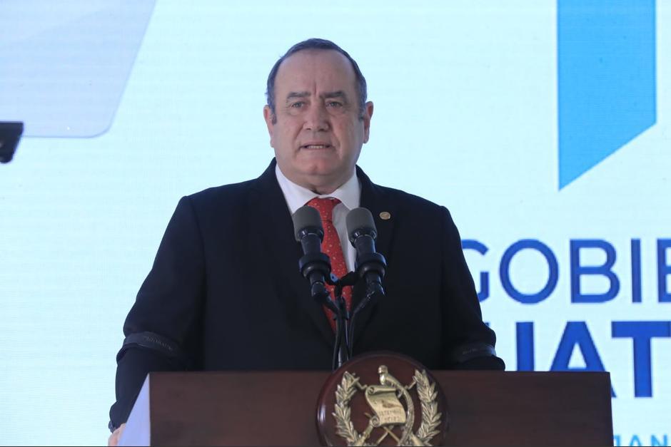 El presidente Alejandro Giammattei particip&oacute; en la firma de un convenio entre el Ministerio de Cultura y el Intecap. (Foto: Presidencia)