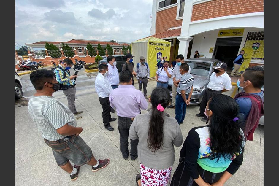 Los diputados aseguran que el alcalde les restringió la fiscalización, el funcionario municipal dice que los legisladores hicieron un mitin. (Foto: Bancada Semilla)