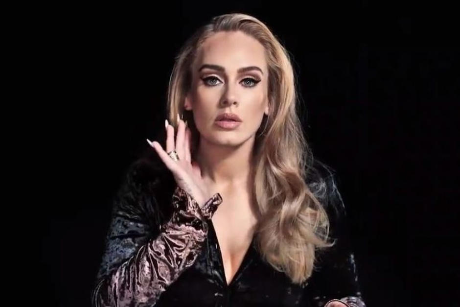 La cantante sorprendió a los esepctadores, incluso bromeó acerca de su cambio físico. (Foto: Saturday Night Live)