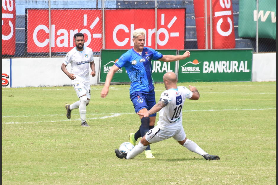 El equipo visitante no supo resolver el muro defensivo de los lucianos. (Foto: Jos&eacute; Peralta/Nuestro Diario)