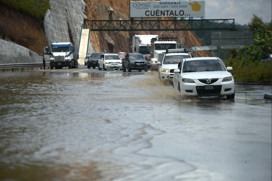 El Libramiento de Chimaltenango sigue presentando serios problemas a los usuarios. (Foto: Wilder López/Soy502)