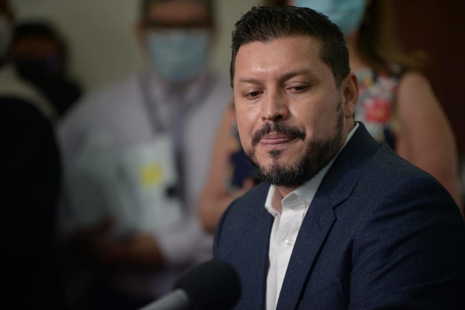 El ministro de Comunicaciones, Josué Lemus, ofreció una conferencia de prensa. (Foto: Wilder López/Soy502)