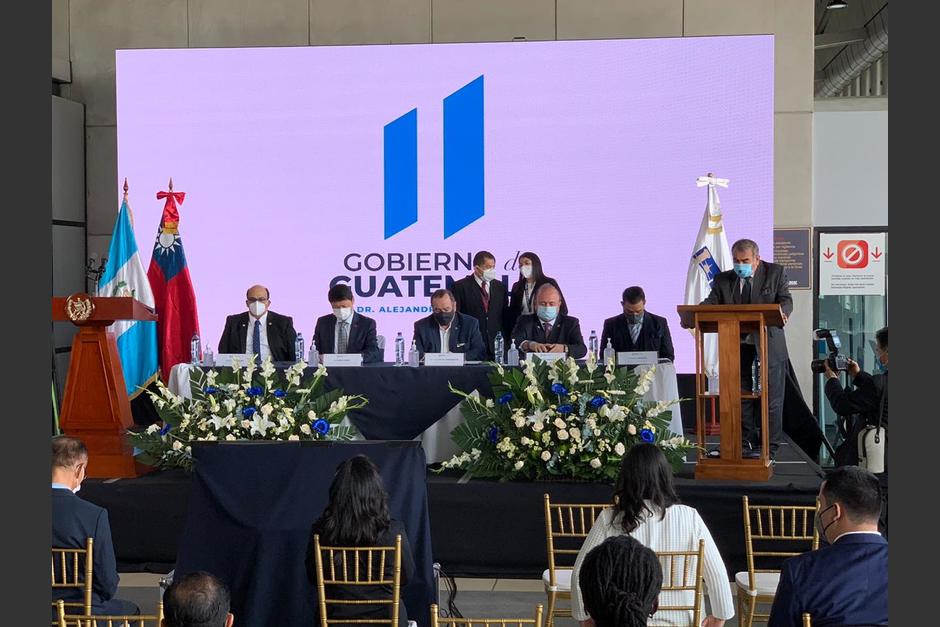 El presidente Alejandro Giammattei acudi&oacute; a la inauguraci&oacute;n de una expo en el Aeropuerto Internacional La Aurora. (Foto: AGN)