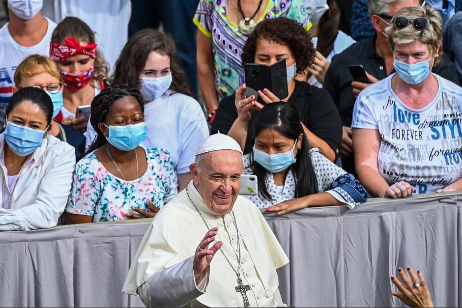 El papa Francisco realizó la primera audiencia pública después de seis meses de confinamiento. (Foto: AFP)&nbsp;