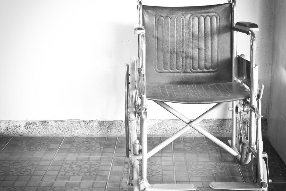 El arma estaba oculta en la silla de ruedas de un hombre acusado de participar en un ataque. (Foto ilustrativa: Shutterstock)