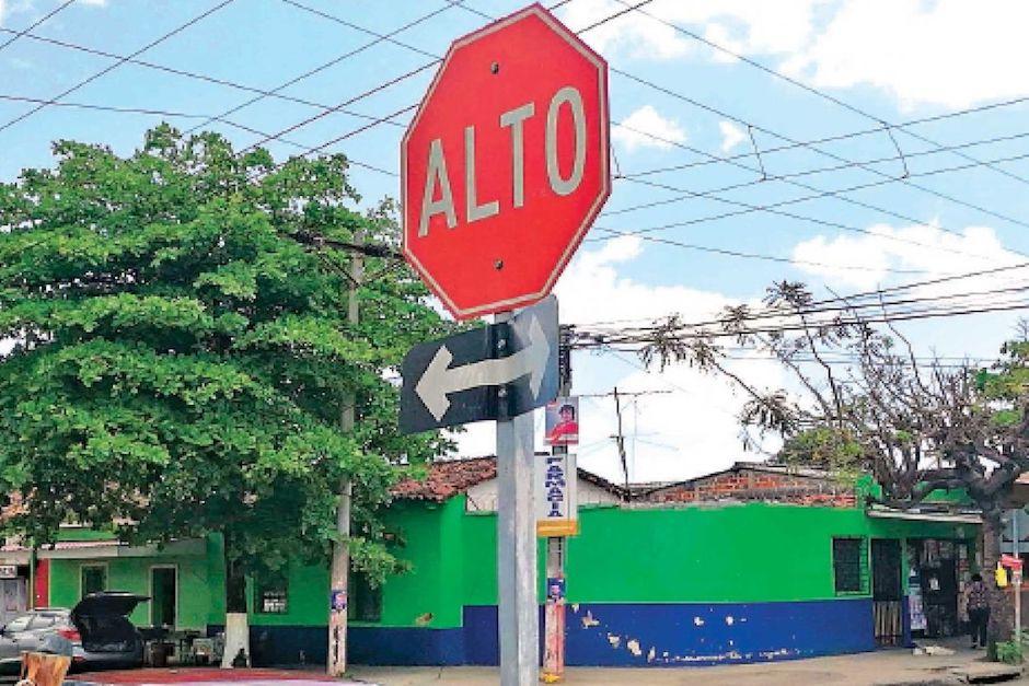 La persona que da&ntilde;e se&ntilde;ales de tr&aacute;nsito, puede recibir una multa de 1 mil quetzales. (Foto ilustrativa: prensa gr&aacute;fica)