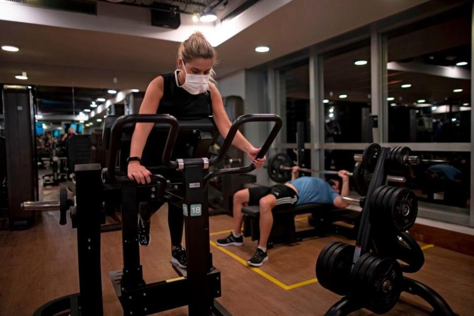 Las pruebas en los gimnasios darán una visión del nivel de contagio, según la Coprecovid. (Foto: AFP)