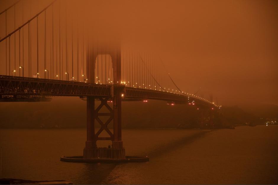 El cielo luc&iacute;a como una escena apocal&iacute;ptica en San Francisco, California. (Foto: AFP)