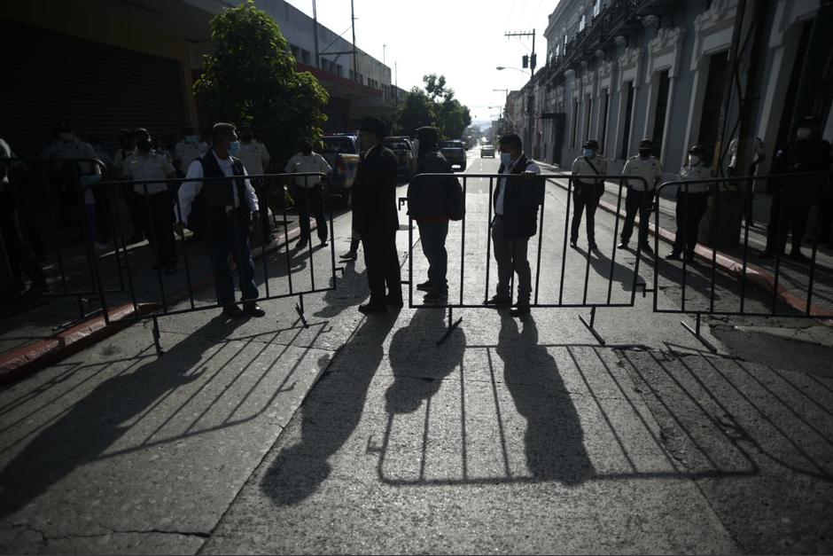El Congreso cercó dos cuadras a la redonda del Palacio Legislativo donde se llevará a cabo una sesión solemne de Independencia. (Foto: Wilder López/Soy502)