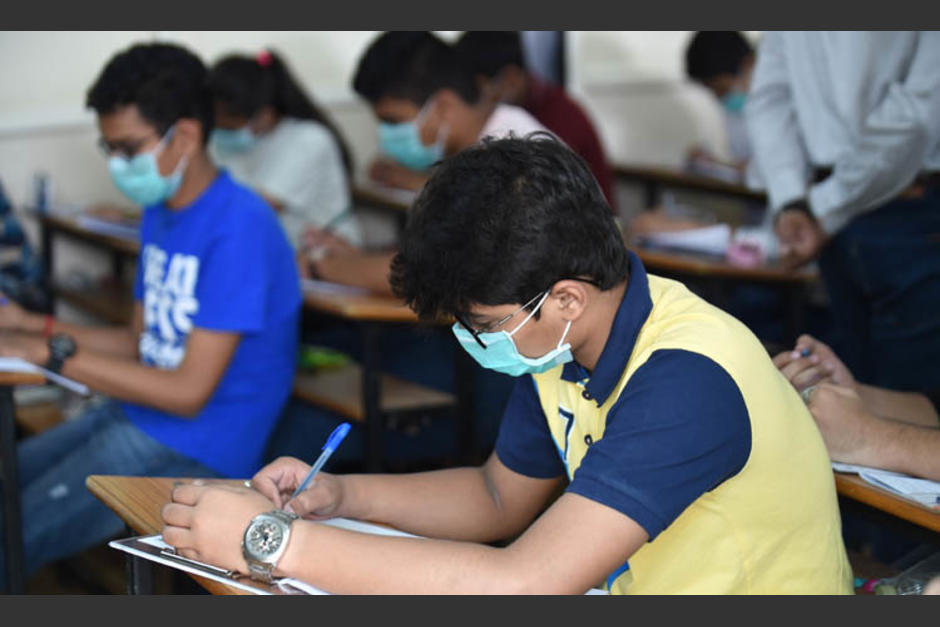 La Coprecovid y el MSPAS ya están preparando los protocolos para reabrir algunos centros educativos. (Foto: AFP)