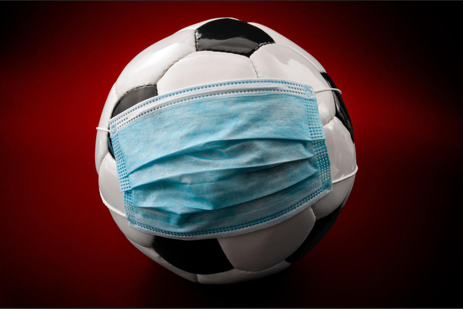 Siete jugadores saltaron a la cancha y durante todo el partido estuvieron detenidos sin buscar atacar. Evitaron el contacto con los rivales. (Foto: Shutterstock)
