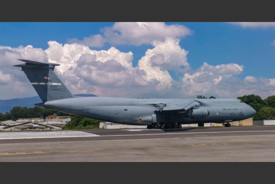 El impresionante avi&oacute;n de carga estuvo en Guatemala este viernes al reabrir el aeropuerto. (Foto: Aviaci&oacute;n Guatemalteca/Facebook)