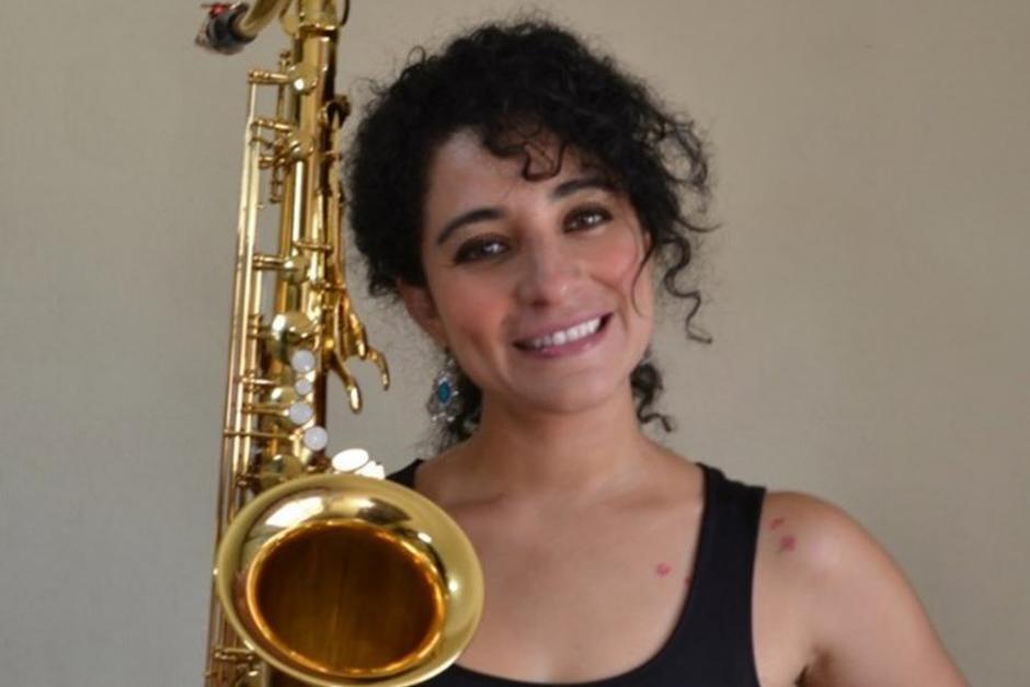Rosse Aguilar es cantante, saxofonista y compositora guatemalteca. Apóyala el 30 de septiembre. (Foto: Victor Arriaza)
