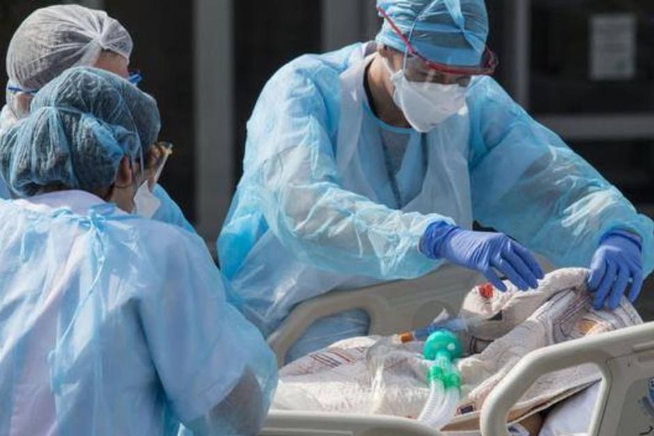 Cient&iacute;ficos desarrollaron un m&eacute;todo para identificar a los pacientes que podr&iacute;an padecer de Covid-19 de forma grave. (Foto: AFP)