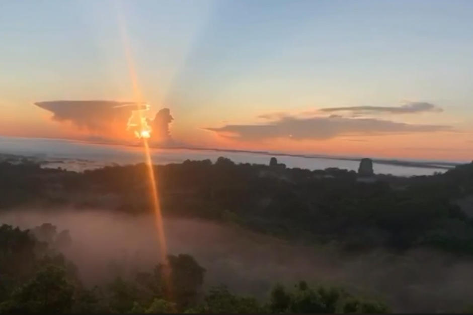 El amanecer en Tikal de este lunes 21 de septiembre. (Foto: Parque Nacional Tikal)
