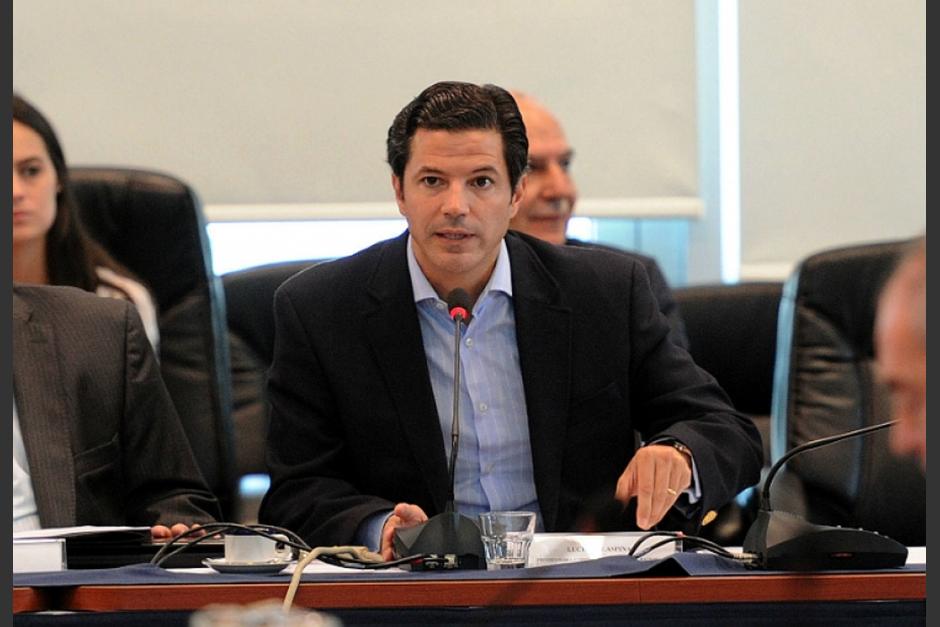 El diputado de Argentina, Luciano Andrés Laspina, olvidó que tenía prendida la cámara en una reunión en zoom. (Foto: Radio Rivadavia)