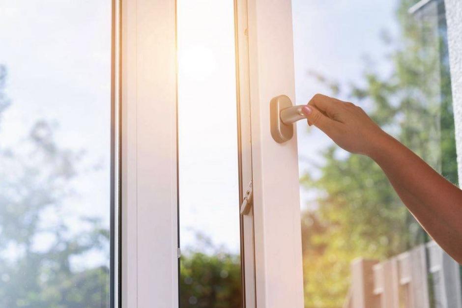 La ventilación natural de los espacios es recomendada contra el Covid-19. (Foto: Shutterstock)