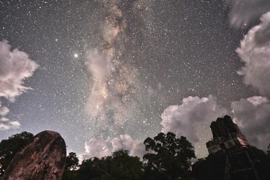 Las estrellas brillaron en su máximo esplendor sobre Tikal. (Fotos: Giancarlo Solombrino)