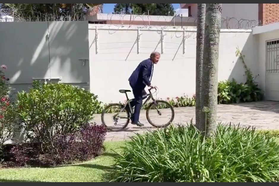 En Embajador de Suecia, Hans Magnusson, presenta sus acreditaciones diplomáticas en Guatemala. (Foto: Captura de pantalla)