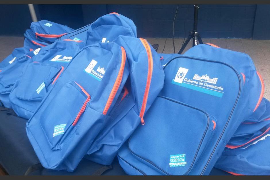 La Contraloría General de Cuentas presentó una denuncia por anomalías en la adquisición de estas mochilas. (Foto: Archivo/Soy502)