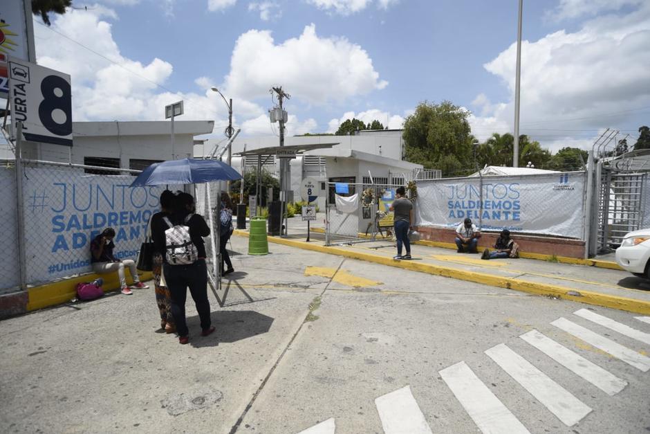 El presidente Alejandro Giammattei acudió a una revisión en el hospital temporal del Parque de la Industria. (Foto: Archivo/Soy502)