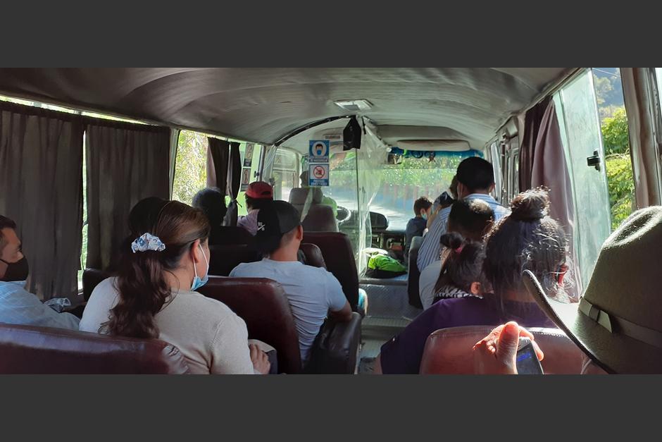 Un bus fue captado violando las medidas sanitarias establecidas para evitar la propagación del Covid-19. (Foto: Facebook/Francisco Simón)
