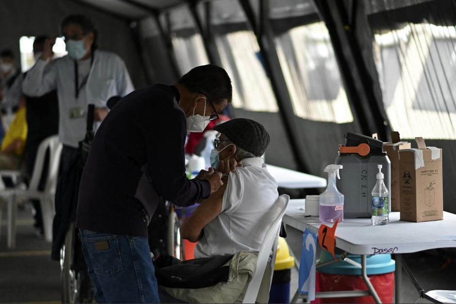 Guatemala ha habilitado tres puestos de vacunaci&oacute;n contra el Covid-19. (Foto: AFP)