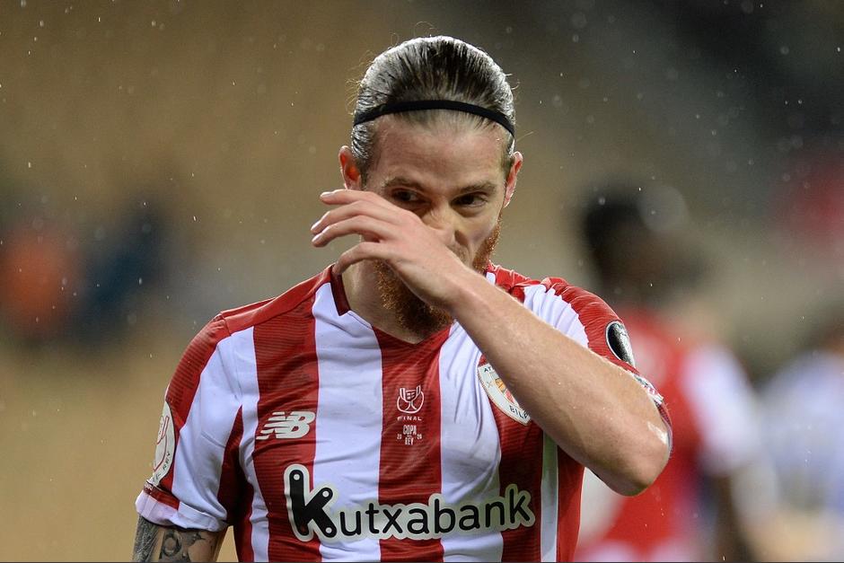 Iker Muniain del Athletic toc&oacute; la Copa del Rey al iniciar el partido que result&oacute; perdiendo con la Real Sociedad. (Foto: AFP)&nbsp;