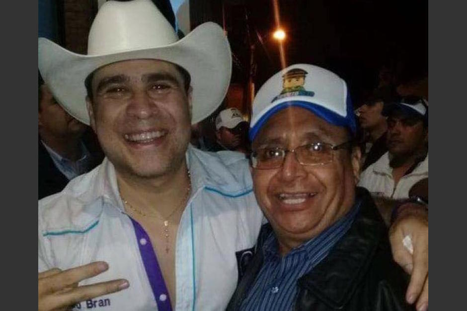 Neto Bran junto a Rolando Moisés Pérez quien fue condenado a 12 años de prisión. (Foto: Archivo/Soy502))&nbsp;
