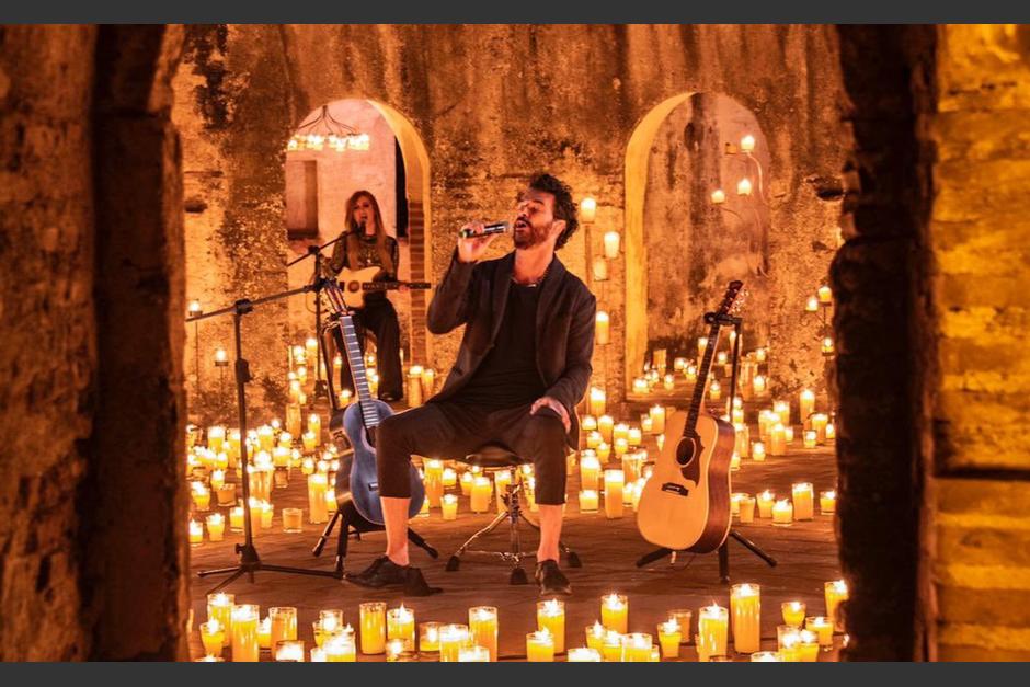 El cantautor guatemalteco realizó el streaming "Hecho a la Antigua" en el convento de Capuchinas, Antigua Guatemala. (Foto: Twitter/Arjona)