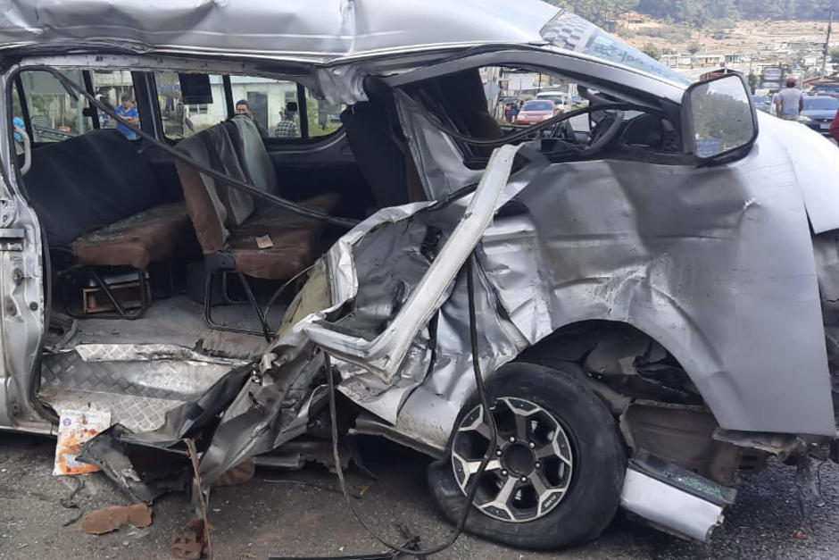 Dos vehículos protagonizaron un accidente en la ruta Interamericana. Reportan un piloto fallecido. (Foto: Bomberos Voluntarios)