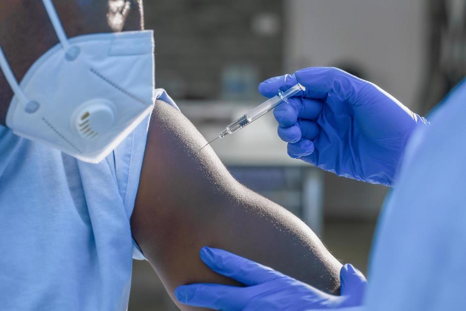 El Ministerio de Salud informó sobre la cantidad de personas que han sido vacunadas en los últimos días y cuántos han recibido las dosis completas. (Foto: Shutterstock)