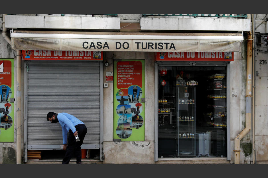 Diferentes comercios fueron abiertos luego del desconfinamiento progresivo propuesto por las autoridades del pa&iacute;s. Foto: (Rafael Marchante)