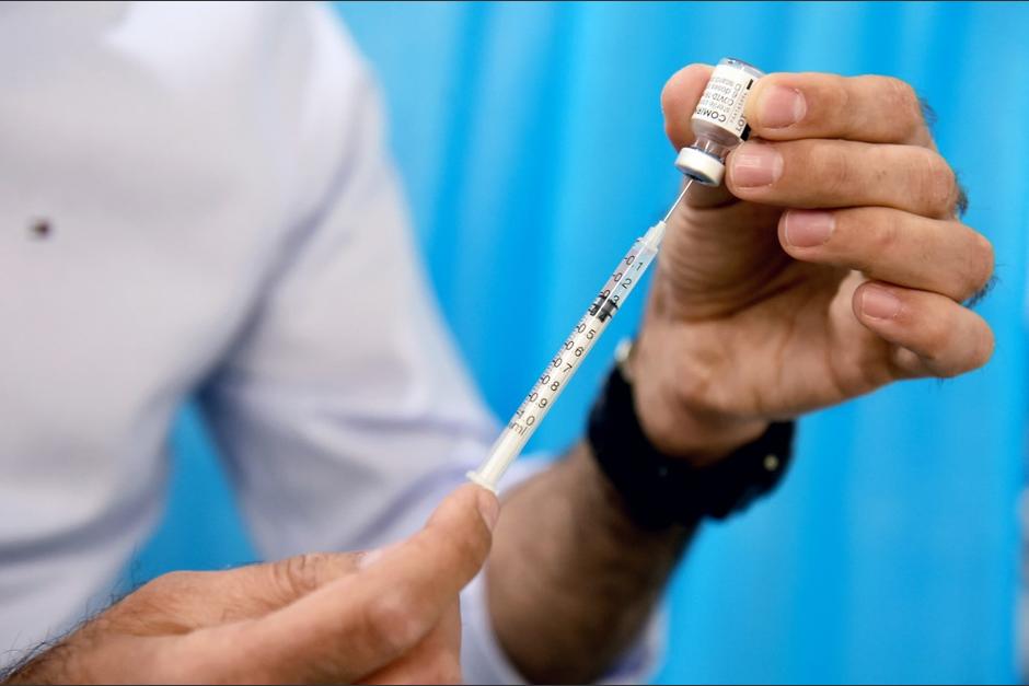 La Ministra de Salud explicó que el próximo mes recibirá el país más vacunas. (Foto: AFP)&nbsp;