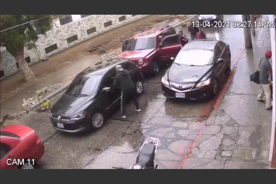 En videos compartidos en redes sociales se observa la forma de operar de este grupo de delincuentes. (Foto: captura video)&nbsp;