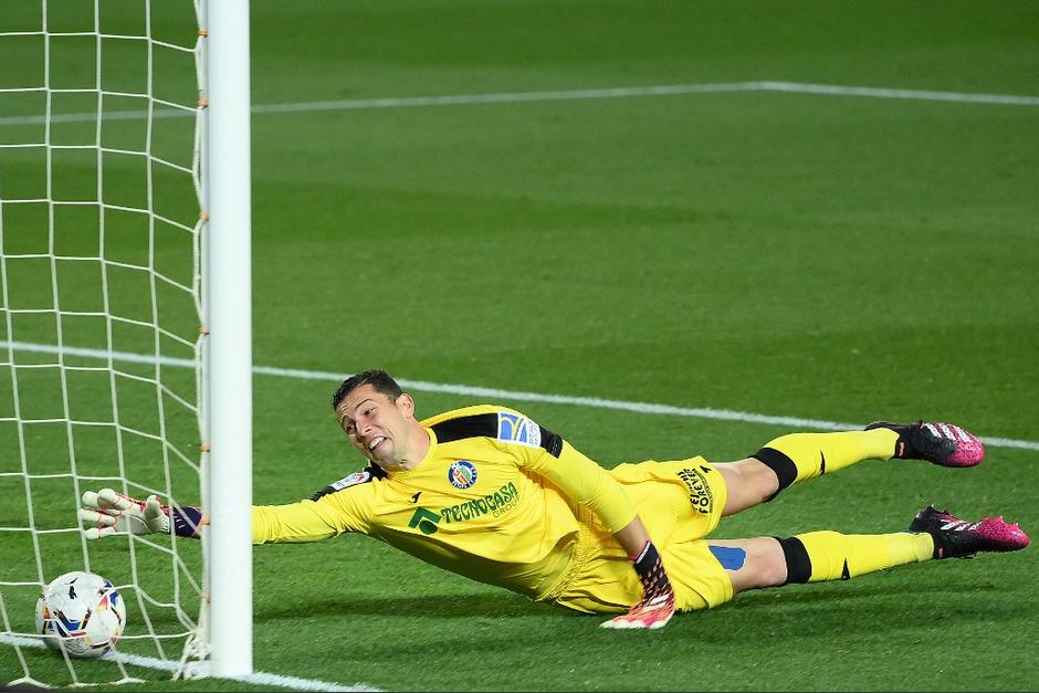 David Soria se estiró para tratar de evitar el gol en propia puerta, pero el balón se fue al fondo de la red. (Foto: AFP)
