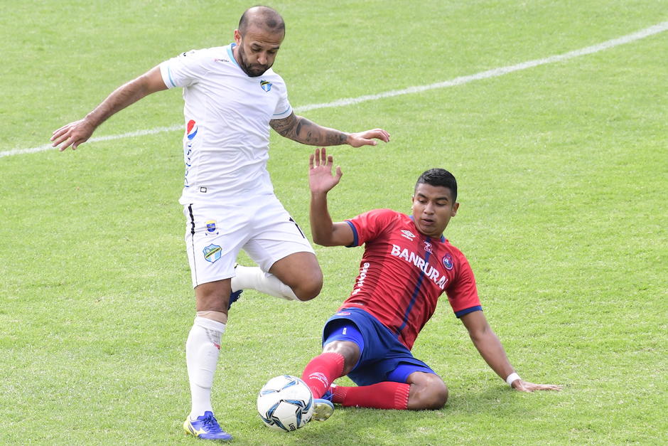 El juego que se disput&oacute; en el estadio El Tr&eacute;bol se lo llev&oacute; Comunicaciones de &uacute;ltimo minuto. (Foto: Abel Lima/Nuestro Diario)
