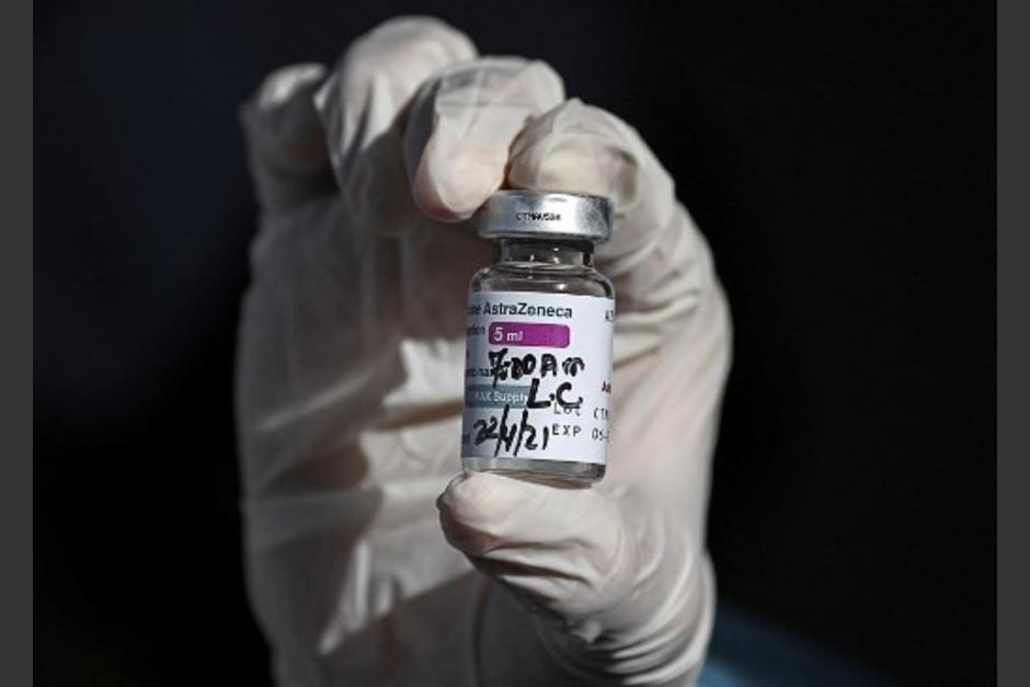 La inmunización de AstraZeneca usa un adenovirus, tecnología usada antes por Johnson &amp; Johnson para tratamientos de ébola. (Foto: AFP)