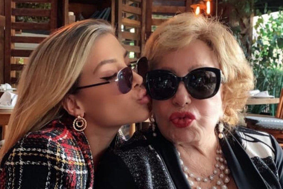 Michelle Salas y Silvia Pinal en una fotograf&iacute;a familiar. (Foto: Instagram)