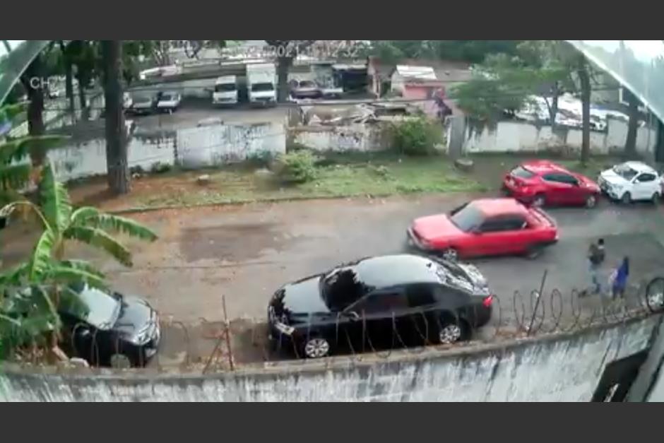 El veh&iacute;culo y sus ocupantes ha sido denunciado en varias oportunidades. (Foto: captura pantalla de video)&nbsp;