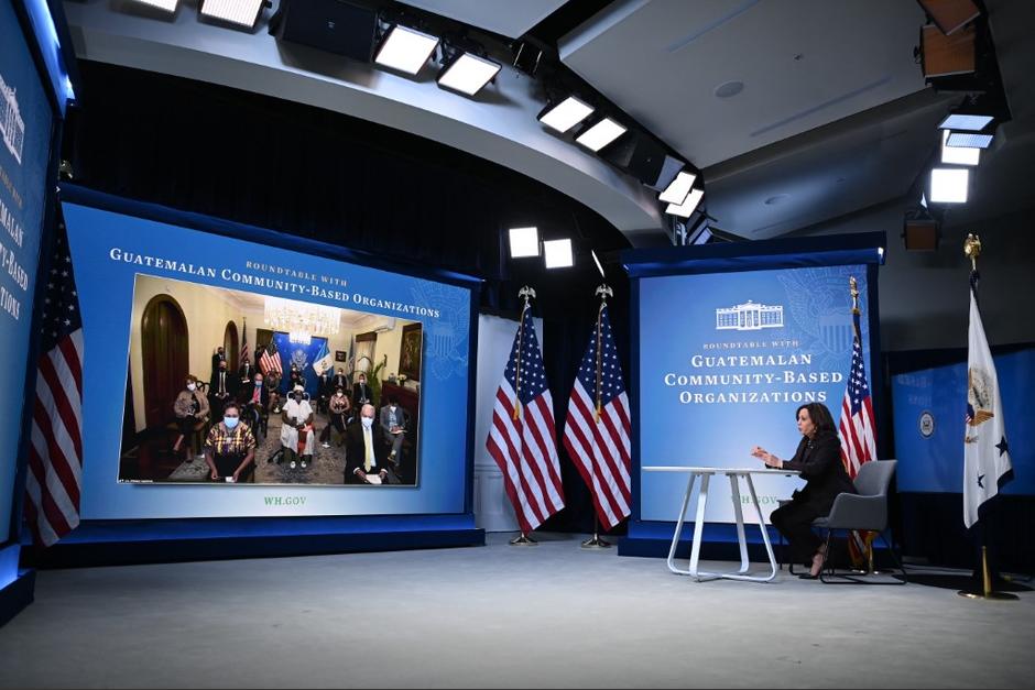 La vicepresidenta de EE.UU., Kamala Harris, sostuvo una reunión con líderes de organizaciones sociales de Guatemala. (Foto: AFP)